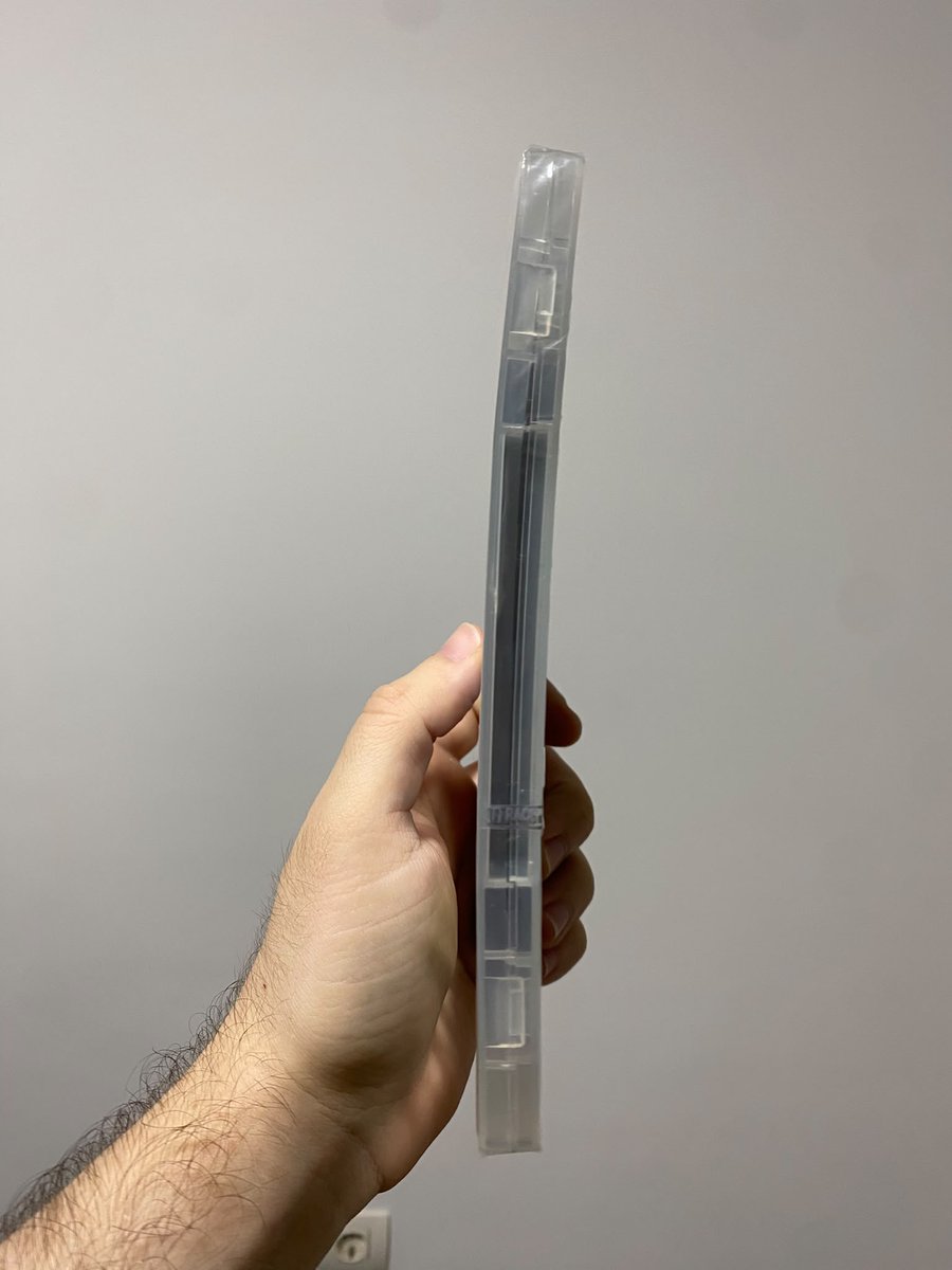 IvanForeverLife's tweet photo. La madre que parió al repartidor de @amazon @AmazonHelp 

El repartidor en vez de llamar a la puerta decide forzar el paquete en un buzón donde claramente no cabe el producto. https://t.co/klM7dXsmXY