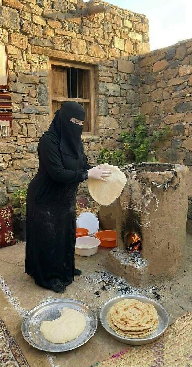 AMELYEMENIA's tweet photo. اليوم خبزت أيش رئيكم في خبزي 
يعني خبزي اعجبكم
🥰🤪 https://t.co/DnrRiPvziE