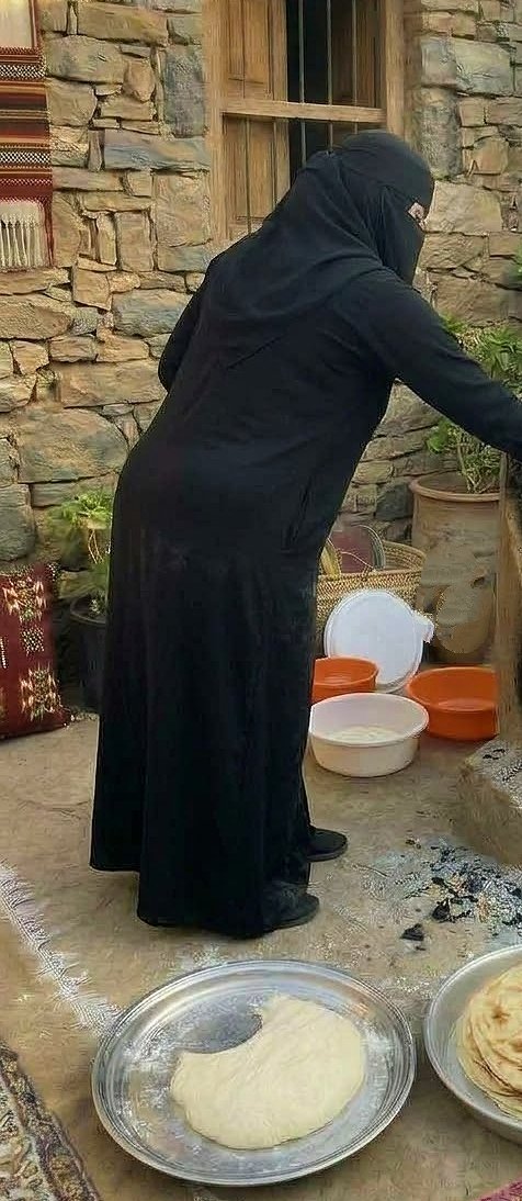 AMELYEMENIA's tweet photo. اليوم خبزت أيش رئيكم في خبزي 
يعني خبزي اعجبكم
🥰🤪 https://t.co/DnrRiPvziE