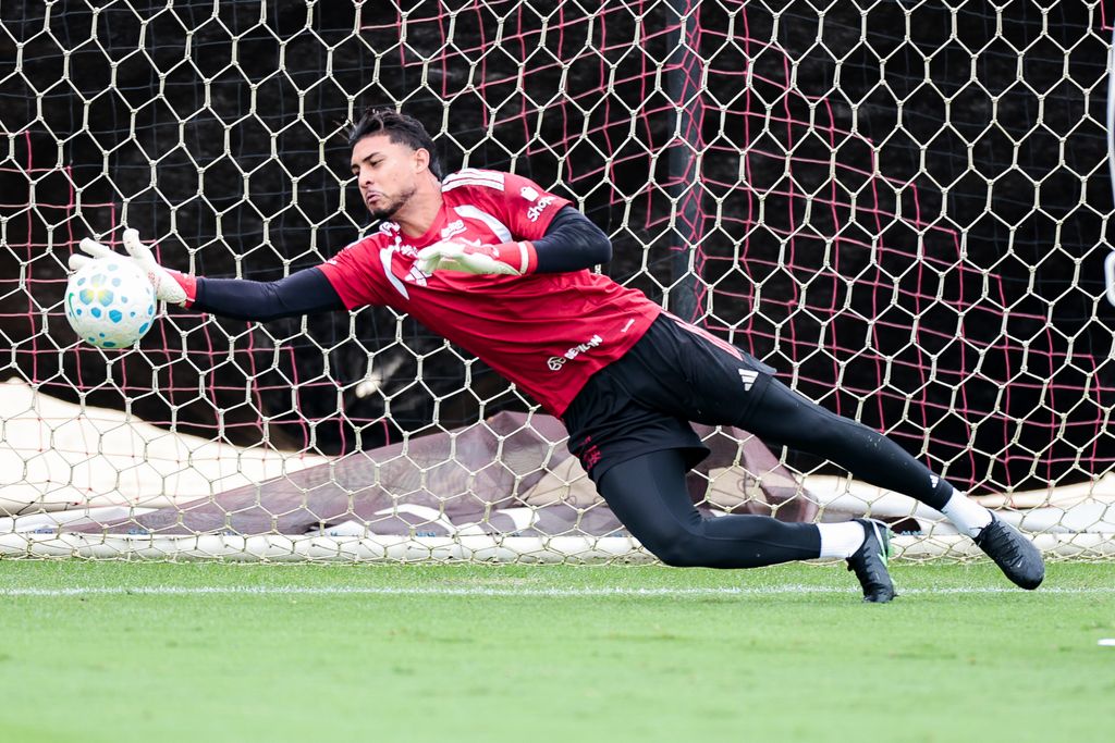 flamengandorj's tweet photo. Flamengo treina, nesta terça (06), no Ninho do Urubu. https://t.co/MRYuZDQhW4