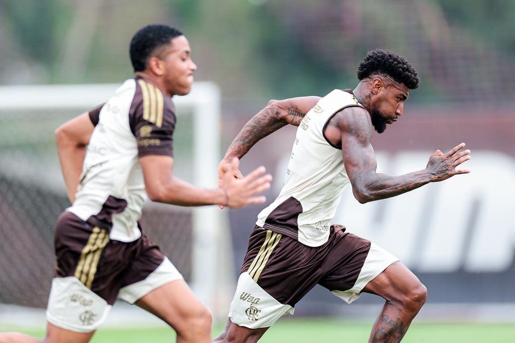 flamengandorj's tweet photo. Flamengo treina, nesta terça (06), no Ninho do Urubu. https://t.co/MRYuZDQhW4
