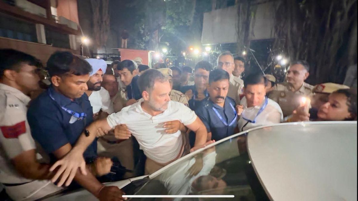 simran_dhyawana's tweet photo. वोट चोरी, देशद्रोह है। वोट चोरी, जनता के अधिकारों की चोरी है। तानाशाह भाजपा सरकार को न जनता के अधिकार चोरी करने देंगे, न जनता की आवाज को कुचलने देंगे।
@RahulGandhi @ashokgehlot51 @GovindDotasra @SachinPilot @TikaRamJullyINC @VinodJakharIN @withabhinsui https://t.co/0i4dLyqdqI