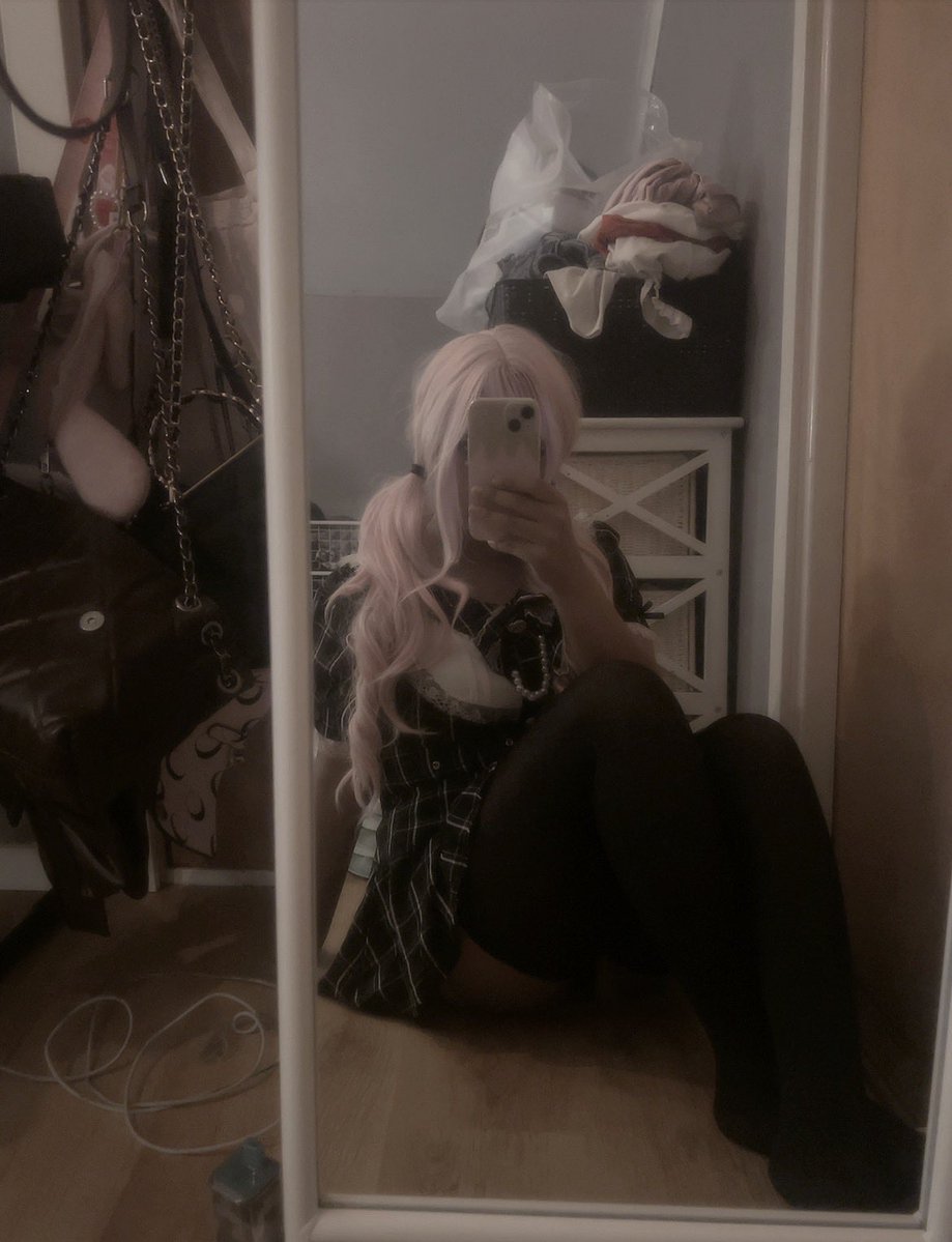kittitpaws's tweet photo. Where the loser subs at i want attention >_< https://t.co/nkvFEDBRQX