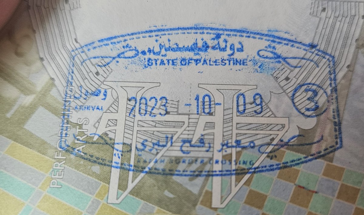 GhassanAbuSitt1's tweet photo. صرت شوقاً مخيفاً لكثرة ما اشتقت يا وطني
 أن أحطَّ على كل باب خدودي وألثمها ويدي مثلما شفتي هاتفةْ https://t.co/KJ005oYqBM