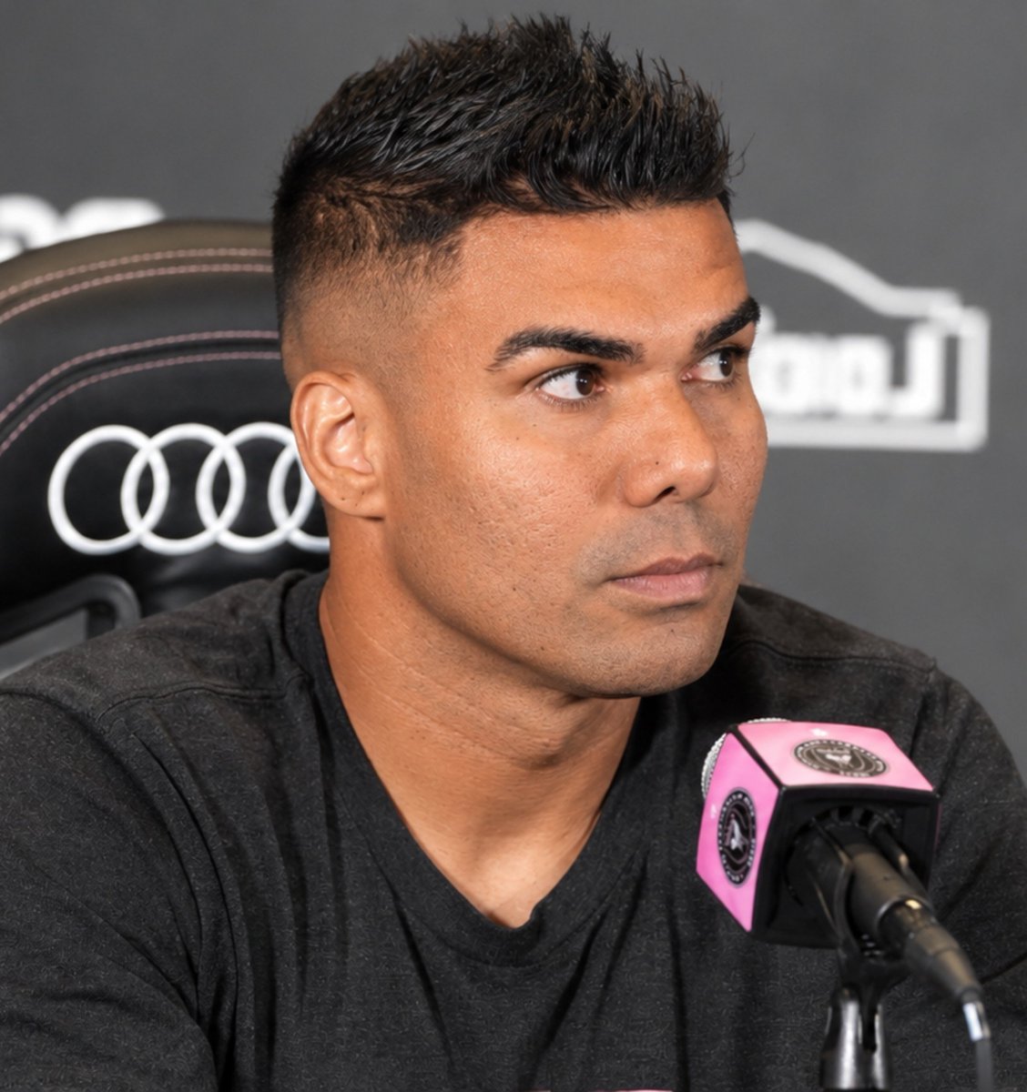 tomisinfcb's tweet photo. 🚨Casemiro on Messi’s farewell match:

“I can’t believe Messi’s retirement from international football will hurt me this much. I never liked him during the Clásico days, but after becoming teammates, I finally saw why people call him the GOAT.”

“I’ll be in the stadium for his farewell. Only if I’m kidnapped will I miss it.
