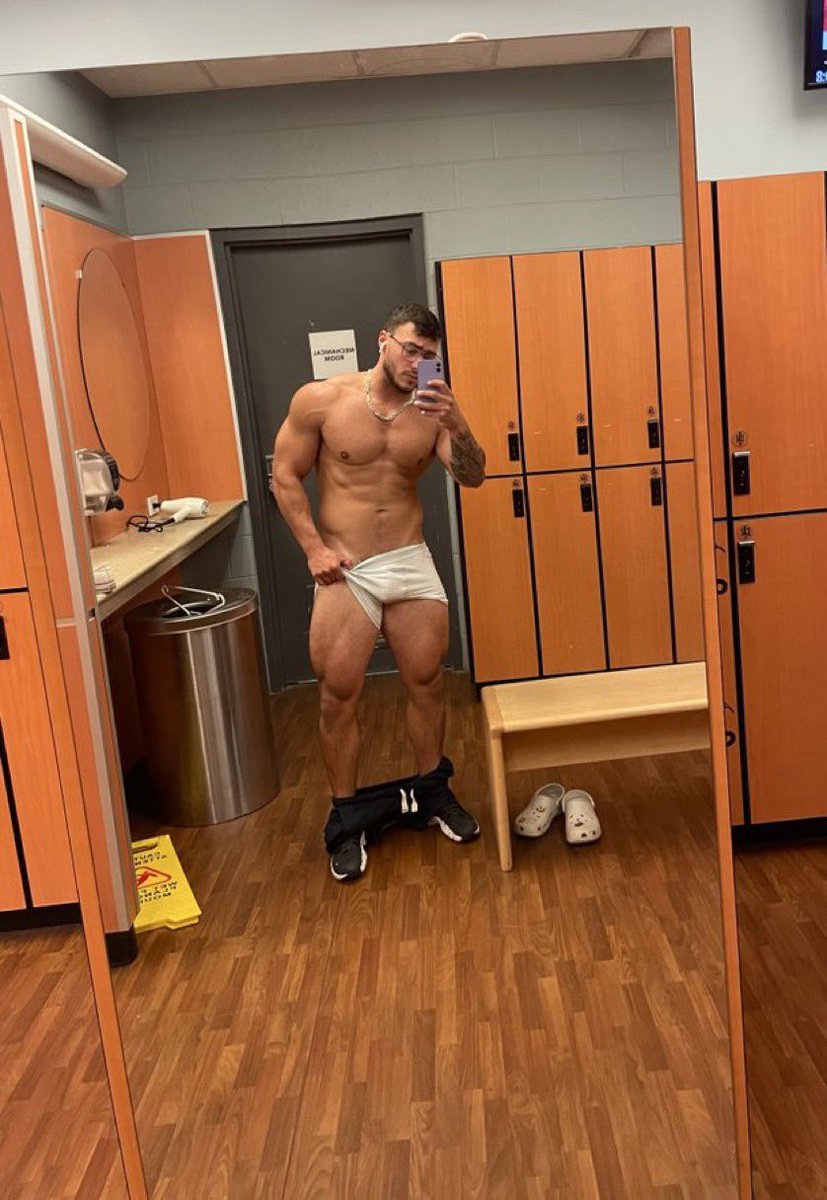 master_jason1's tweet photo. Your wallet knows who’s in control. 💸👑” #findom #straight #cashmaster #Alphamale https://t.co/7JDh6Cgwjk