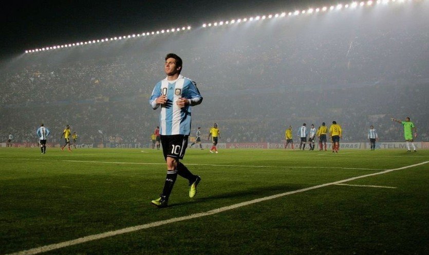 germanlerche's tweet photo. Messi entrenó y jugó dos veces en la cancha de #Colón y fue el primer huésped en el Hotel de Campo Colón. 
En los únicos estadios de clubes donde lo hizo fueron Argentinos Juniors, Rosario Central, Boca, River y Colón. Quedará por siempre impregnado en el sello de la historia del estadio Brigadier Estanislao López.