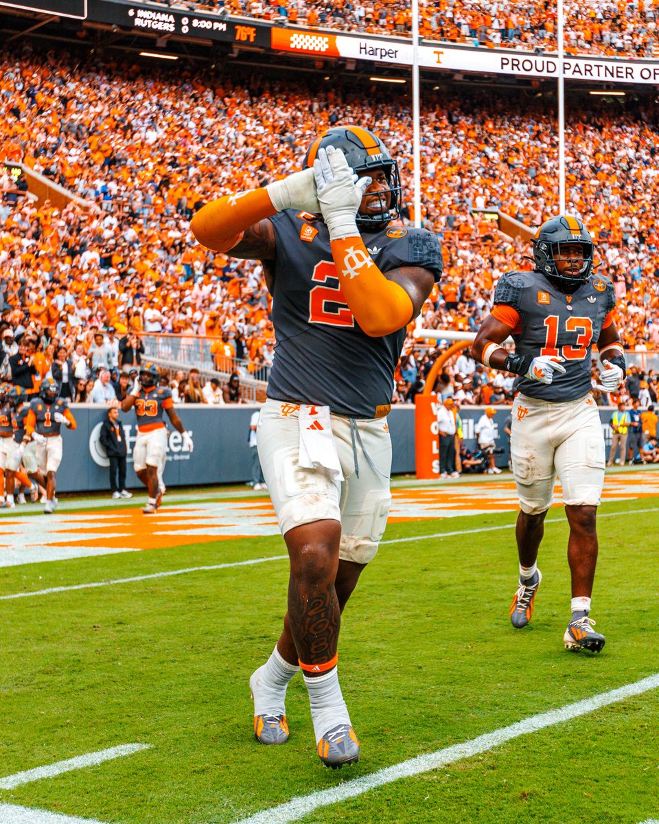 XavierGilliam_'s tweet photo. Vol nation wassup!?🍊 https://t.co/dJBt08sVMz