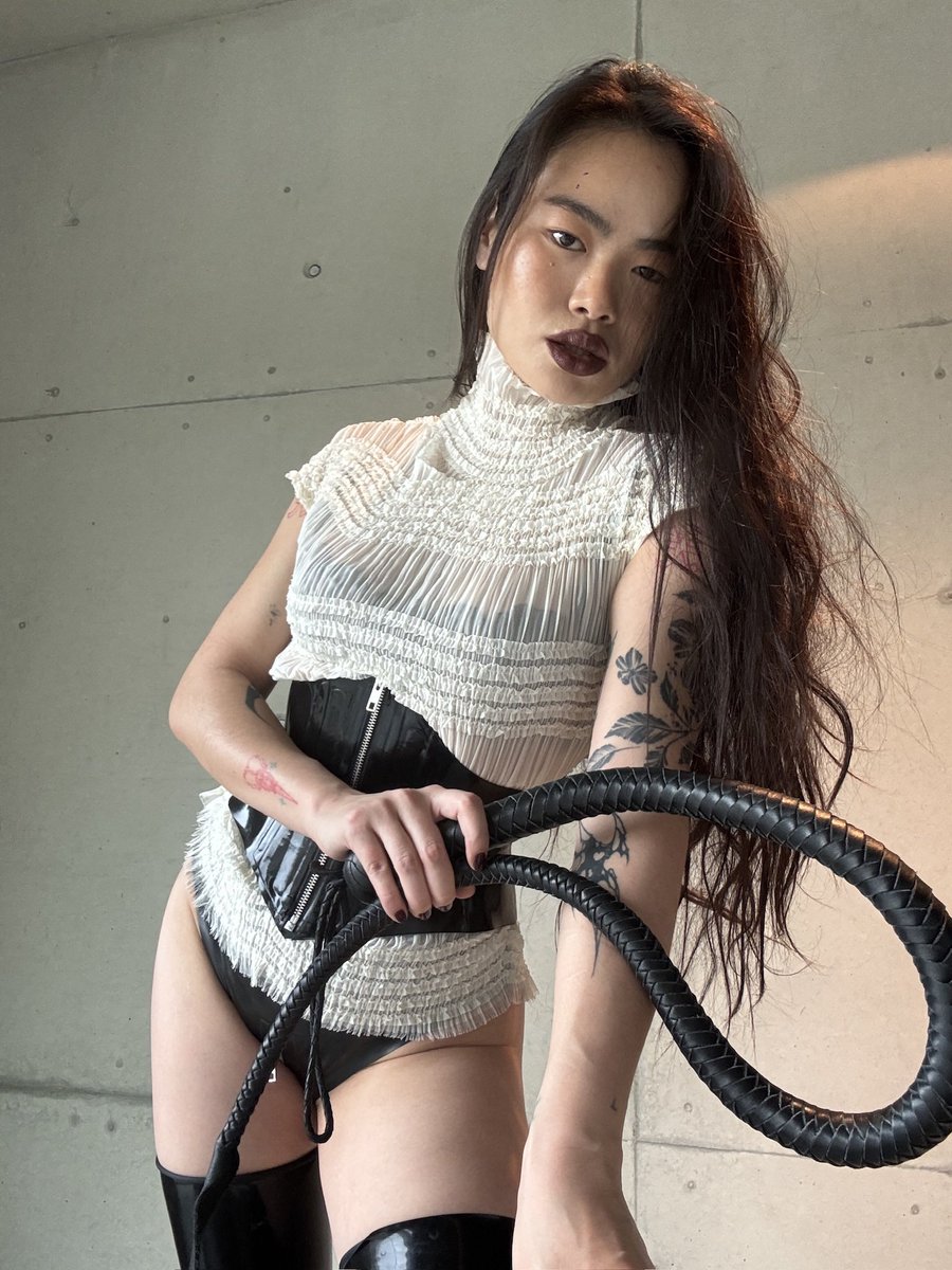 the_TheaX's tweet photo. A very persuasive tool for obedience. https://t.co/hLXpLGBzOl