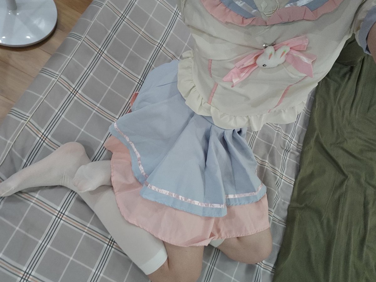 FuRen21498's tweet photo. 我知道有很多贡奴贡完之后都会很后悔。然后瘾上来了又继续贡。无非只想要一点快感。罢了。看完。问问自己为什么要当贡奴。审视审视自己过得好吗 https://t.co/eL391yoVos