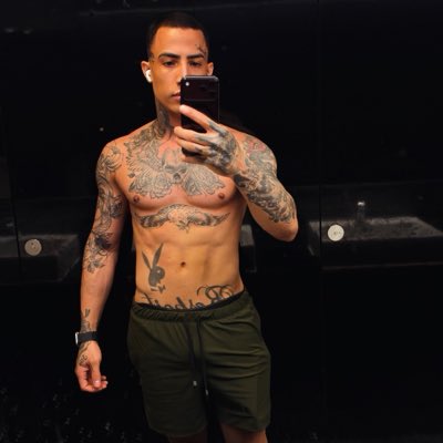 Robbfreittas's tweet photo. #NewProfilePic https://t.co/ZRNCvA0ZB4