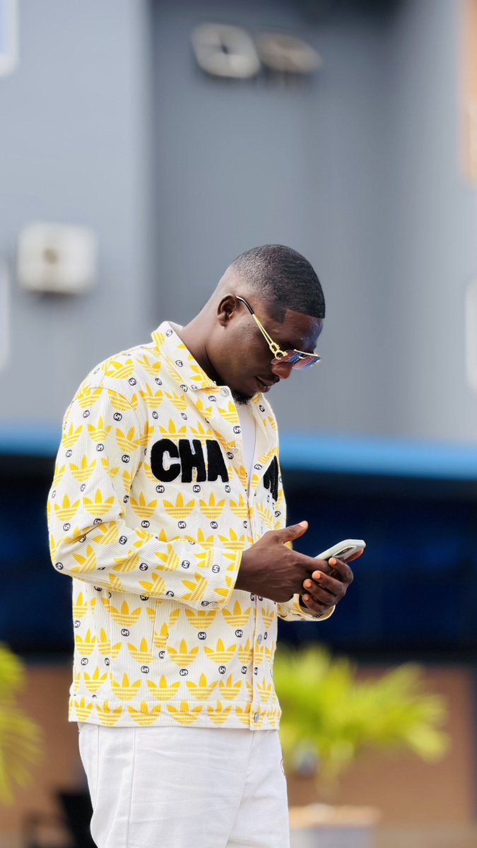 Autocra17's tweet photo. Life too sweet as a WIZKIDFC🤍🦅 https://t.co/wU0RWtx2eY