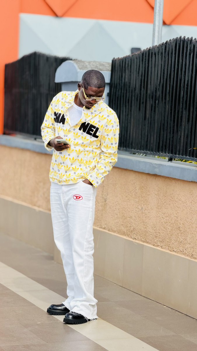 Autocra17's tweet photo. Life too sweet as a WIZKIDFC🤍🦅 https://t.co/wU0RWtx2eY