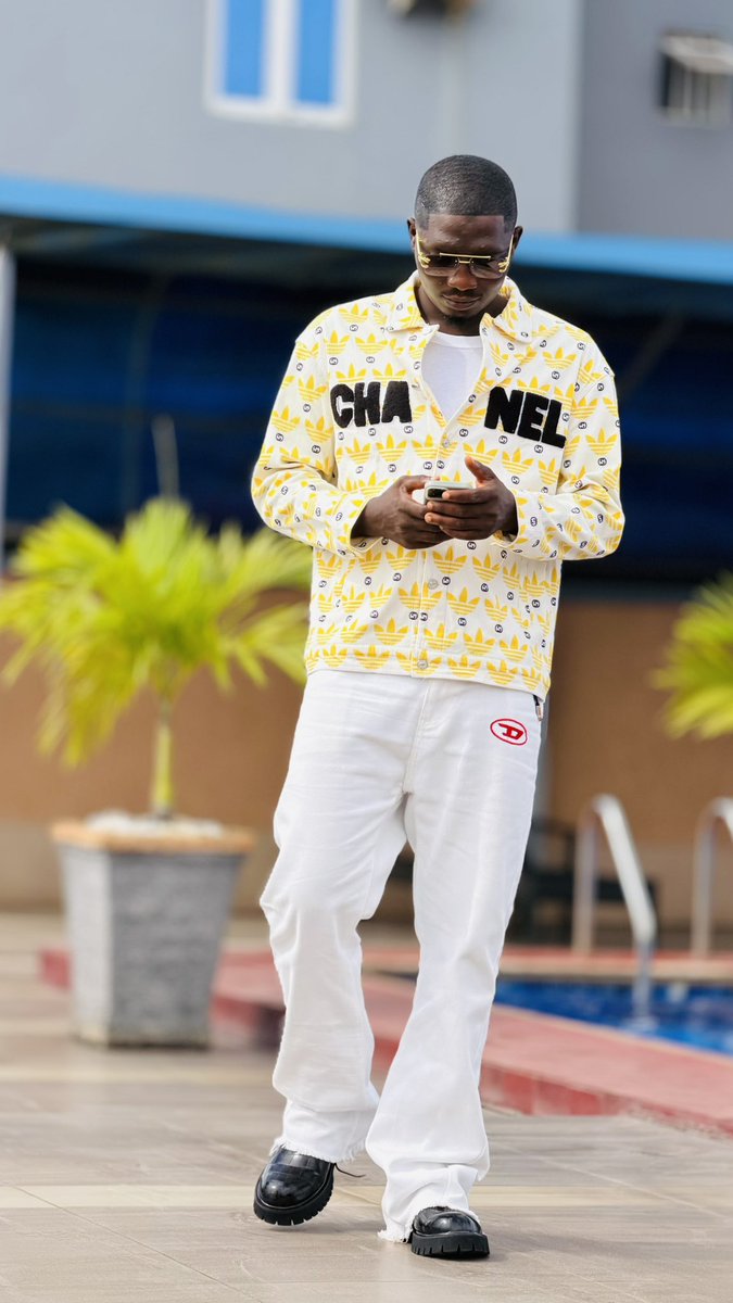 Autocra17's tweet photo. Life too sweet as a WIZKIDFC🤍🦅 https://t.co/wU0RWtx2eY