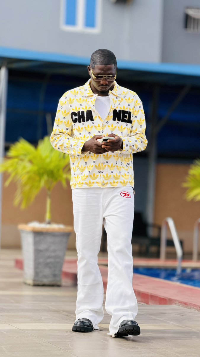 Autocra17's tweet photo. Life too sweet as a WIZKIDFC🤍🦅 https://t.co/wU0RWtx2eY
