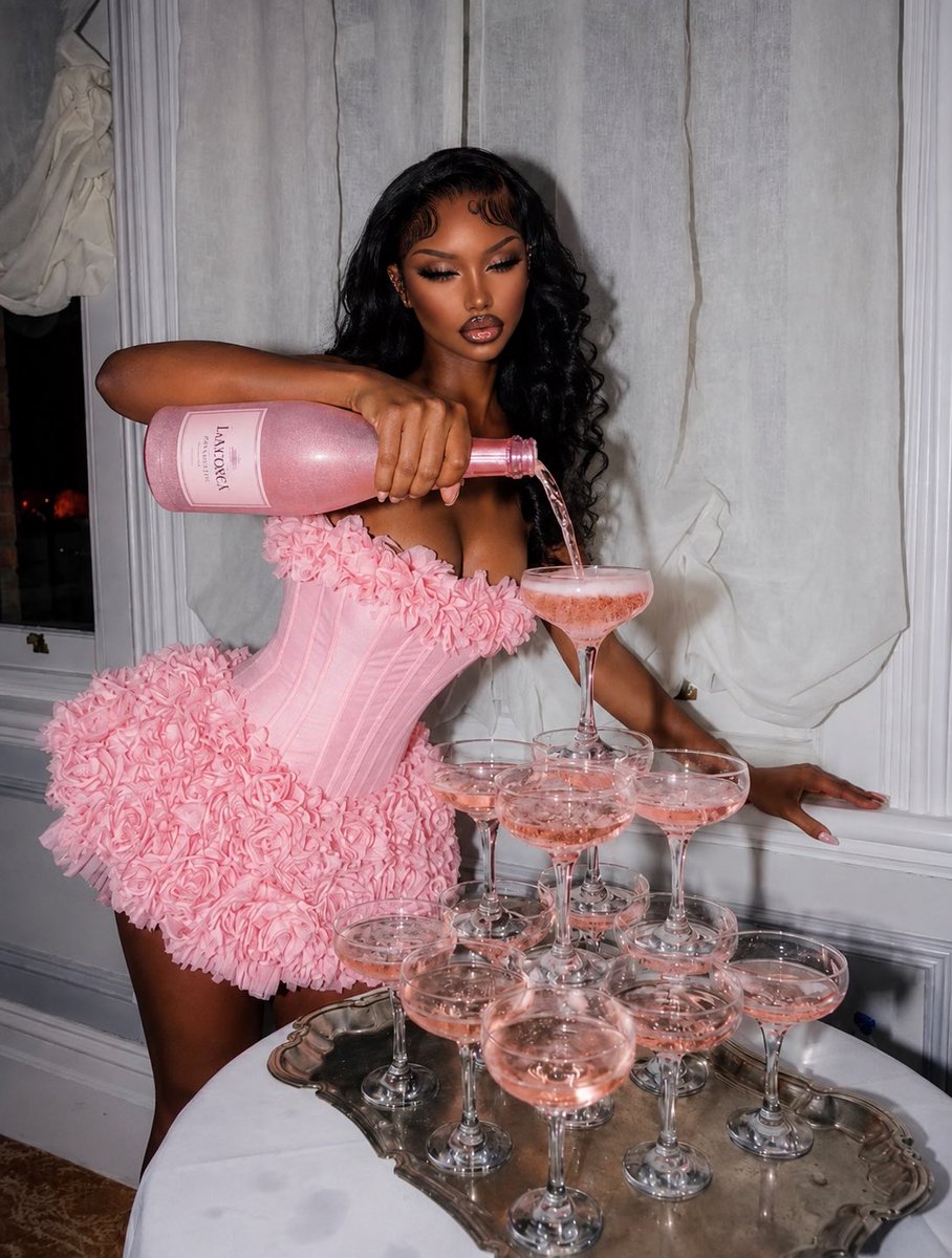AllurePelle's tweet photo. 𝒢𝓇𝒶𝓉𝑒𝒻𝓊𝓁 𝒻𝑜𝓇 𝒶𝓃𝑜𝓉𝒽𝑒𝓇 𝓎𝑒𝒶𝓇  🎉 &amp; 𝒶 𝓃𝑒𝓌 𝒸𝒽𝒶𝓅𝓉𝑒𝓇. 𝑀𝓎 𝒷𝒾𝓇𝓉𝒽𝒹𝒶𝓎🩷 𝑀𝓎 𝓂𝑜𝓂𝑒𝓃𝓉 📸, 𝒸𝓇𝑒𝒶𝓉𝒾𝓃𝑔 𝓂𝑒𝓂𝑜𝓇𝒾𝑒𝓈 🫧 &amp;  𝑔𝓁𝑜𝓌𝒾𝓃𝑔 𝒾𝓃𝓉𝑜 𝓉𝒽𝒾𝓈 𝓃𝑒𝓍𝓉 𝒸𝒽𝒶𝓅𝓉𝑒𝓇.🥂🎂

📸: @ChicagoStJames https://t.co/lfWppjkMde