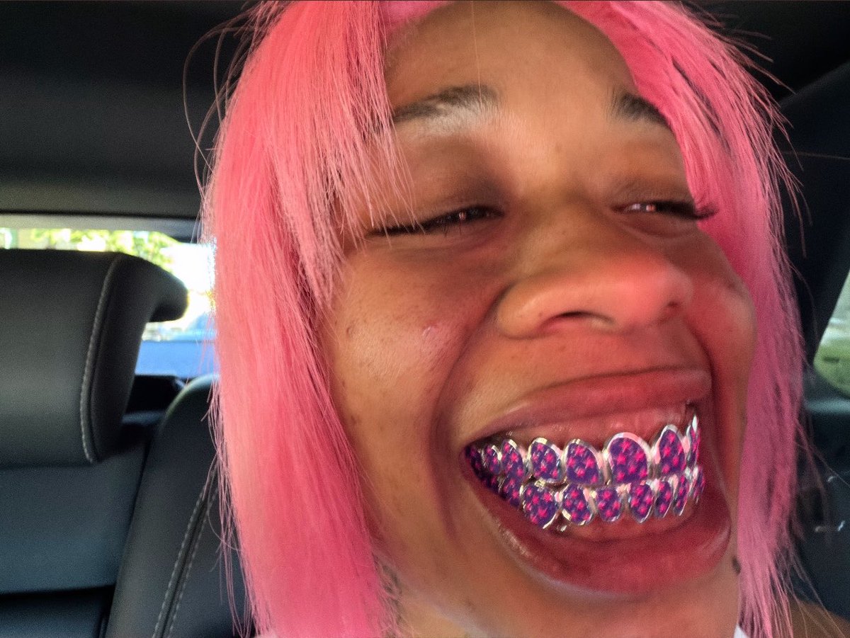 TiaCorine's tweet photo. new grill on yo bitch ass https://t.co/uRnvB0CRTz