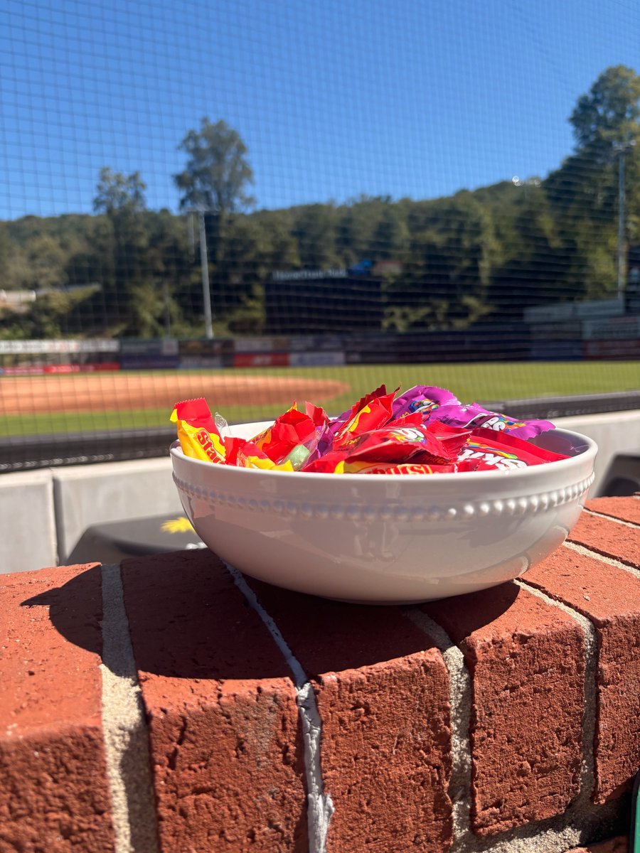 GoTourists's tweet photo. Sweet or Sour?  What’s your favorite candy? Let us know in the comments! 👇

Join us at HomeTrust Park on October 23rd for Boo Ridge Halloween Movie Night! 🎃👻

🍭 Trick-or-treating begins at 6:00 PM
🎬 Hocus Pocus on the Big Screen to follow https://t.co/4r1i7GgwRu