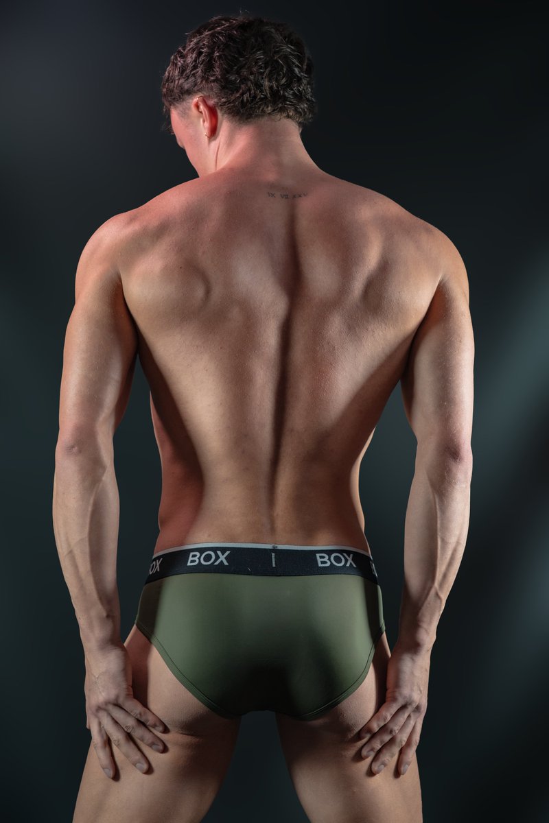 samros_e's tweet photo. Turning my back on bad decisions 🙂‍↔️ @BoxMenswear https://t.co/DTbZzL43I0