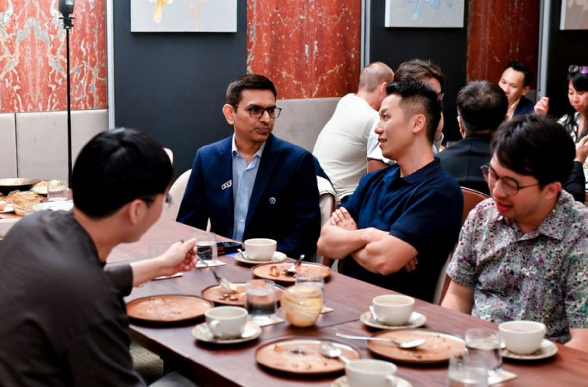 AishaPatel30711's tweet photo. 📍 Singapore | Oct 6–8
🛰️ @XDCNetwork is at #TOKEN2049
👥 Meet the team
💬 Connect with @riteshkakkad
🤖 Explore the XDCAI vision
👀 See you there!
#XDC #XDCNetwork #XDCAI #TOKEN2049 #Singapore #XDCCommunity
@xdcaitech https://t.co/JWV4OdZGvG