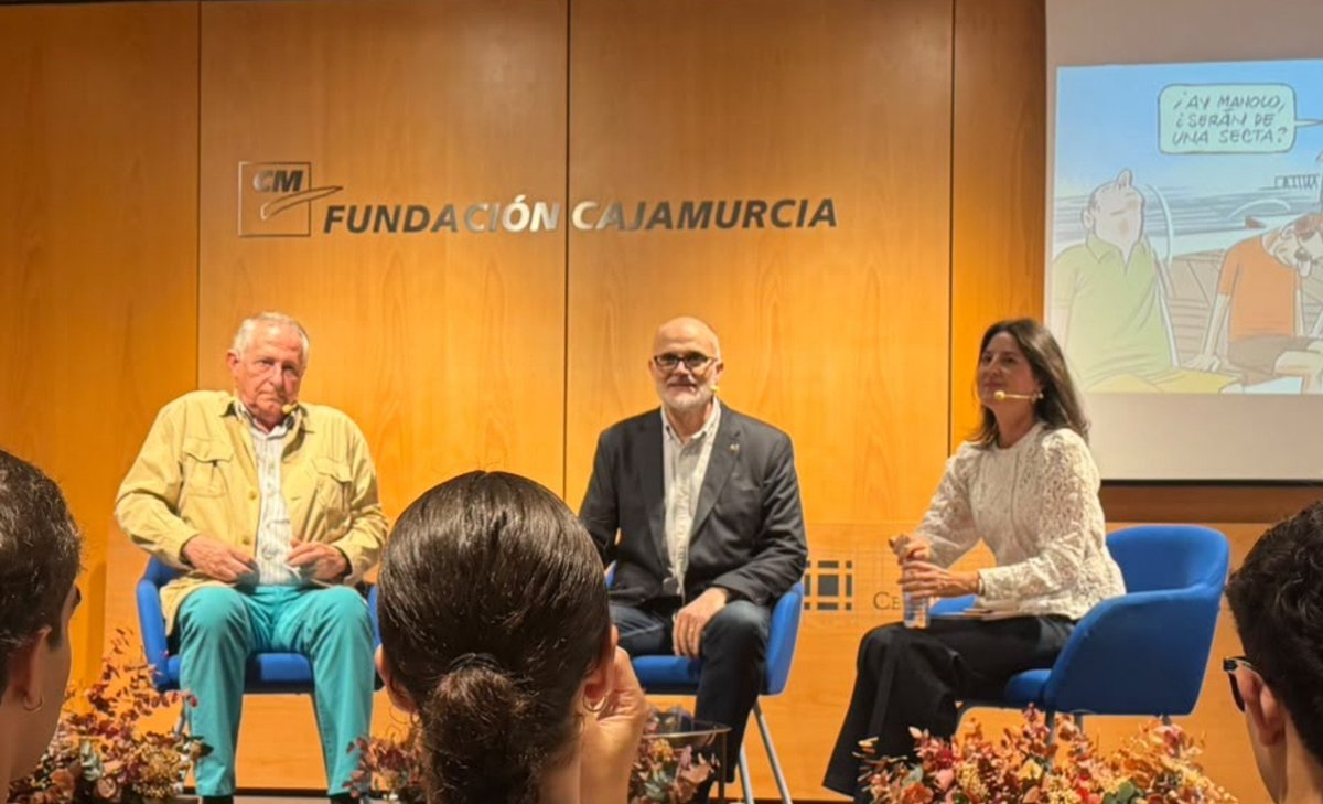 Pxblojimeneez__'s tweet photo. Hoy hemos estado con nuestra clase de Comunicación y Proyectos Culturales del @UMU en la presentación del nuevo proyecto cultural de José Manuel Puebla. Un gustazo aprender y conocer de cerca proyectos así. 👏🎨

@PUEBLAdibujante @veronicadeharo @PeriodistasRM https://t.co/mMXPYFHBor