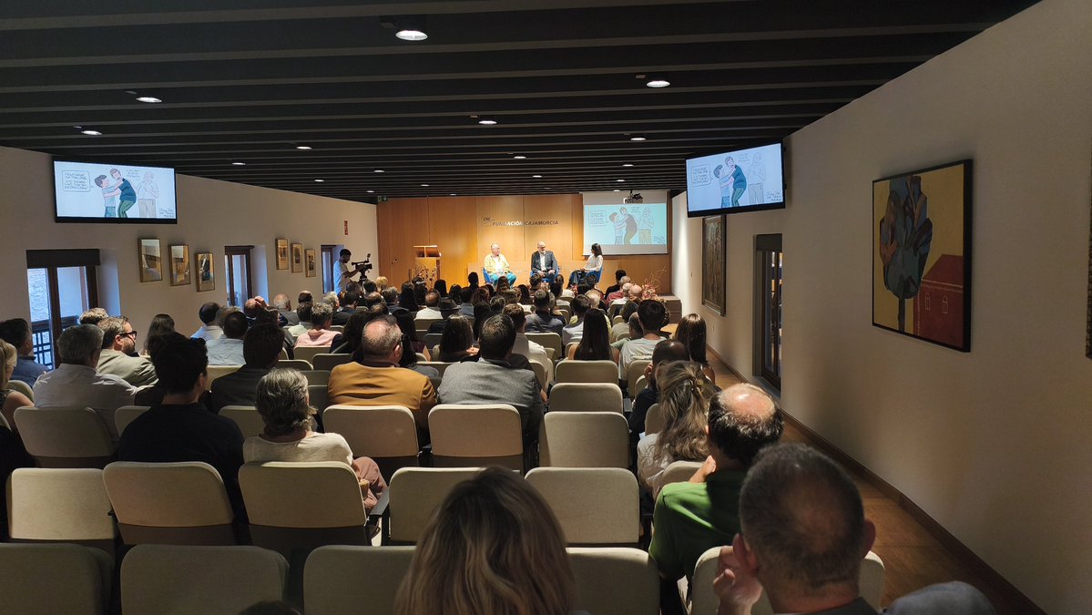 Pxblojimeneez__'s tweet photo. Hoy hemos estado con nuestra clase de Comunicación y Proyectos Culturales del @UMU en la presentación del nuevo proyecto cultural de José Manuel Puebla. Un gustazo aprender y conocer de cerca proyectos así. 👏🎨

@PUEBLAdibujante @veronicadeharo @PeriodistasRM https://t.co/mMXPYFHBor