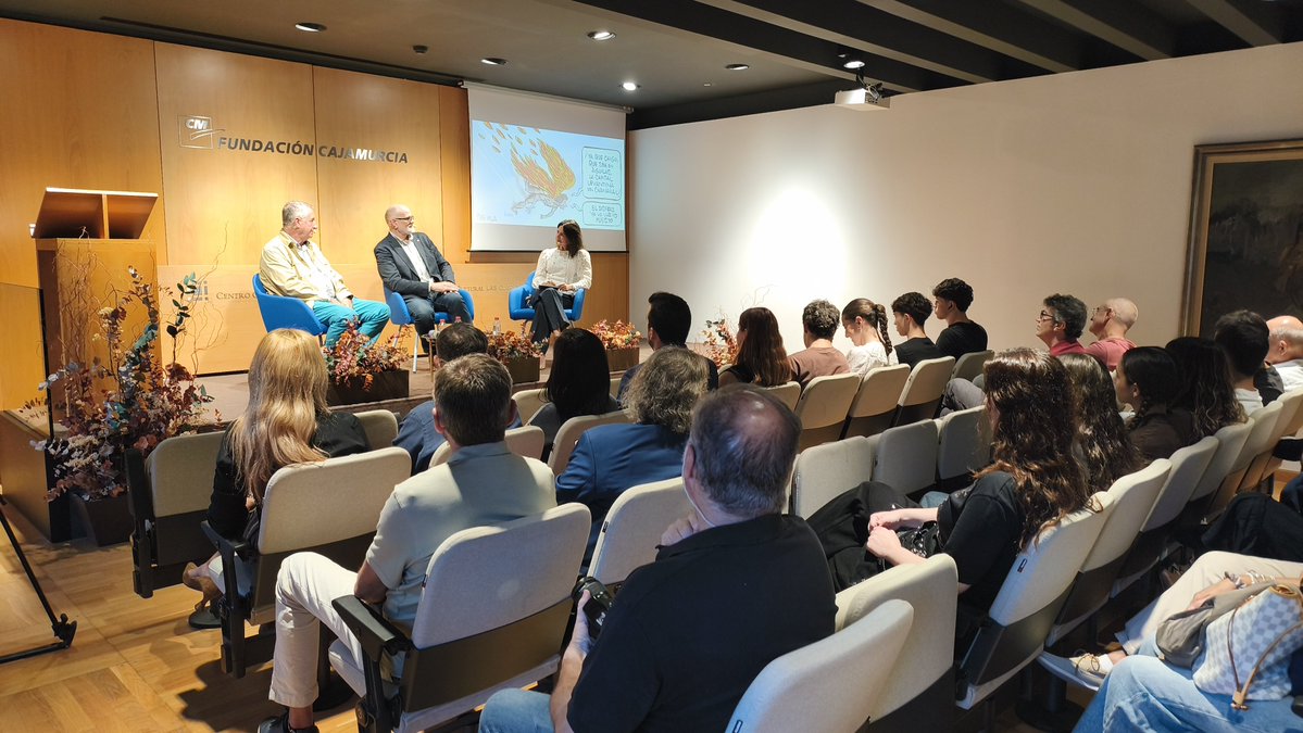 Pxblojimeneez__'s tweet photo. Hoy hemos estado con nuestra clase de Comunicación y Proyectos Culturales del @UMU en la presentación del nuevo proyecto cultural de José Manuel Puebla. Un gustazo aprender y conocer de cerca proyectos así. 👏🎨

@PUEBLAdibujante @veronicadeharo @PeriodistasRM https://t.co/mMXPYFHBor