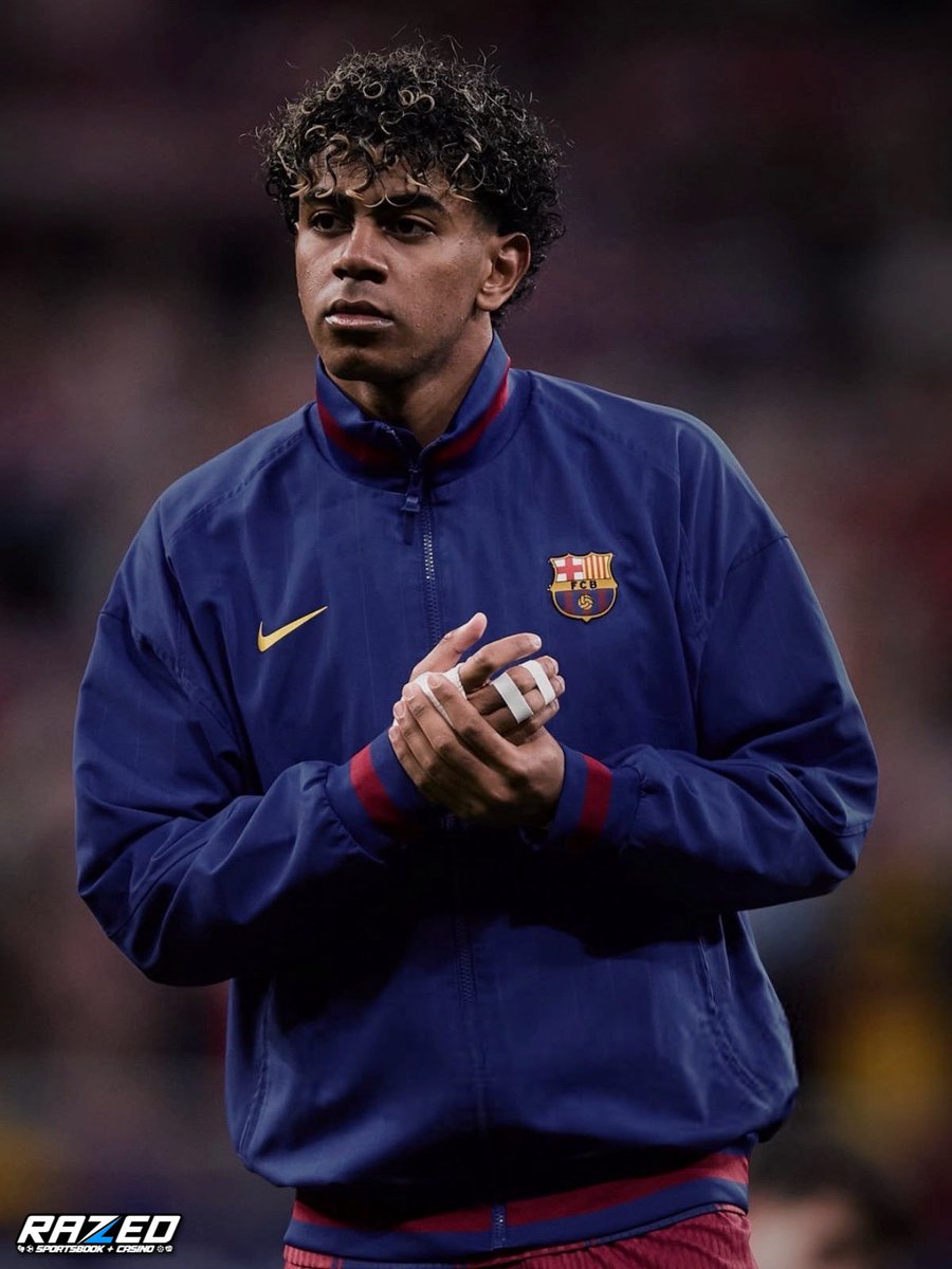 CFCMods's tweet photo. “I got bathed by Messi as a baby” 
“I got recruited by Barcelona at age 7” 
“I got picked by Xavi to the Barcelona first team at 15” 
“I won the Euros at 17” 
“I finished 2nd in the Ballon d’Or at 18”
“I won the World Cup at 19”

This guys life is ridiculous😭 https://t.co/N7HGAC1G7L