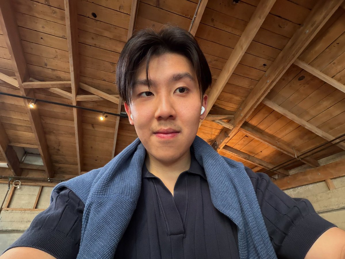 latteliem's tweet photo. Hi I’m Jon and I’m 22 here for SF Tech Week! 

At 14, I started my first internet business.

At 18, I built a project that somehow got 80,000+ users.

At 19, I started an enterprise AI company.

At 22, I closed my first seven-figure contract.

Now I’ve moved to SF!

I’m building Inflect and hosting strangers for dinner in my apartment.

Somehow this is all part of the plan.

If you’re around for SF Tech Week, say hi 👋