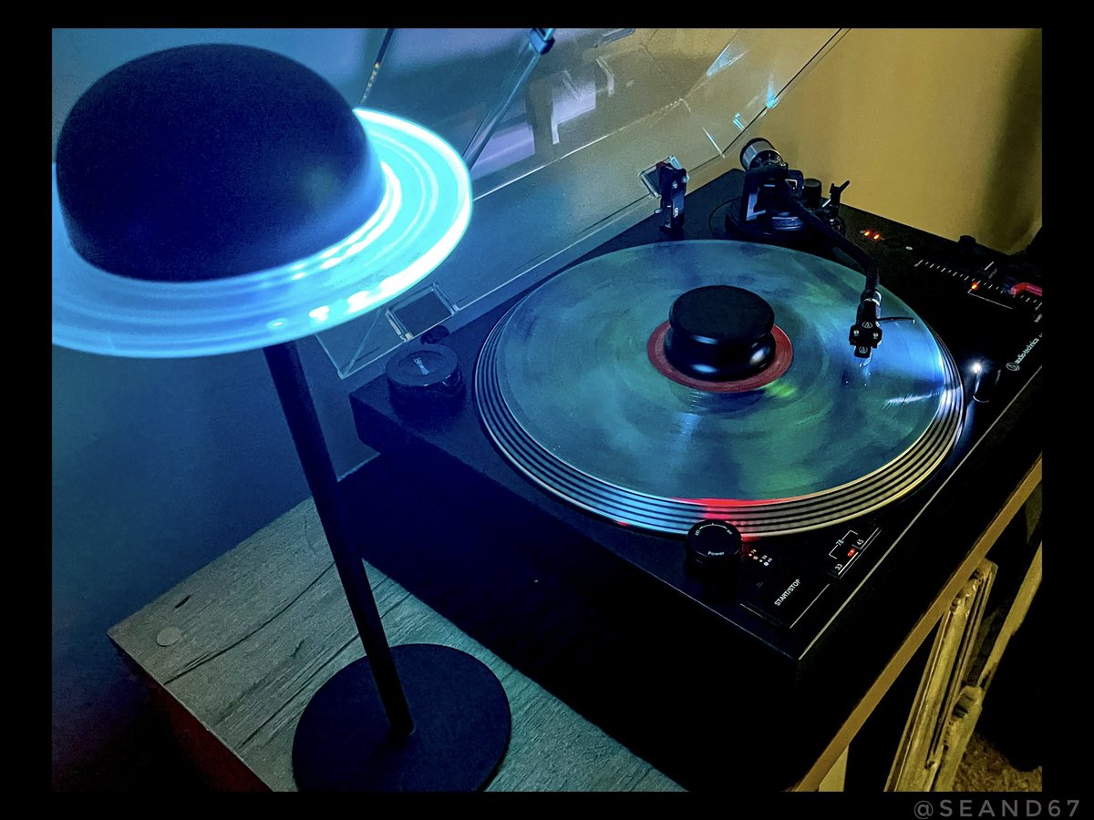 seand6711's tweet photo. Enjoying The Elements 🌅☕️🎶🎺🪘🌎💫 #SeanD67 #vinyl #EarthWindandFire #lbum #turntable #photography https://t.co/Is6iw9bJNk