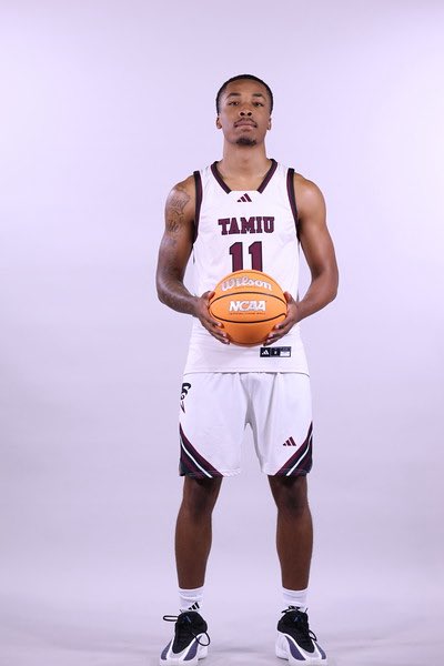 DustdevilMBB's tweet photo. Introducing 6’3 Guard from Las Vegas, NV Giali Chapman! Giali is a Junior coming to TAMIU from Independence Community College. Outside of basketball Giali enjoys gaming, fishing, and watching anime. #dustem #TeamFamilyBelieve https://t.co/nCQmImsRRM