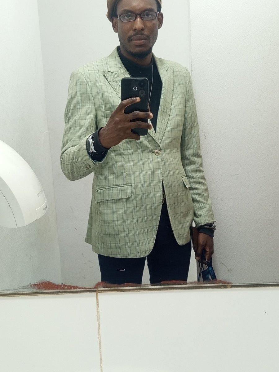 damtimozy1's tweet photo. Customer Service Week #colourblocking https://t.co/QQ5n0tf0dL
