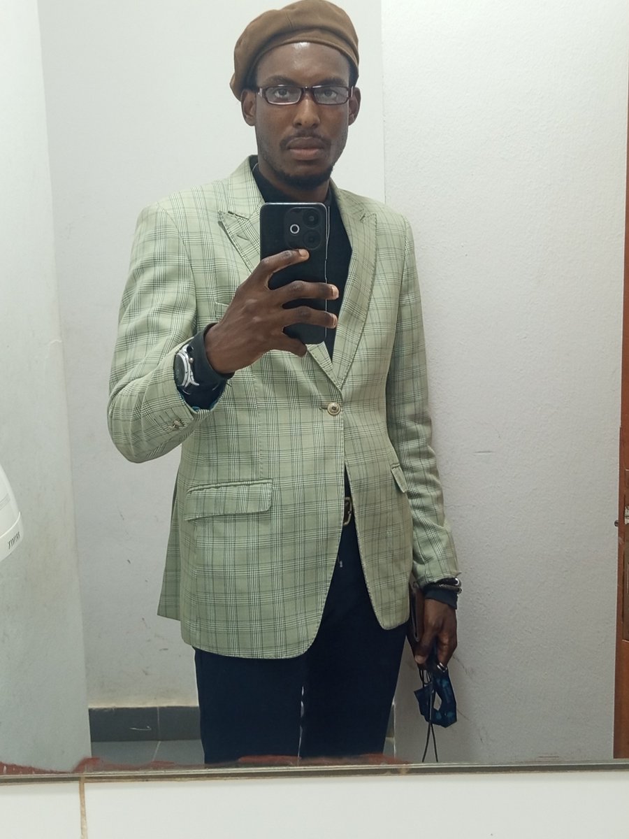 damtimozy1's tweet photo. Customer Service Week #colourblocking https://t.co/QQ5n0tf0dL