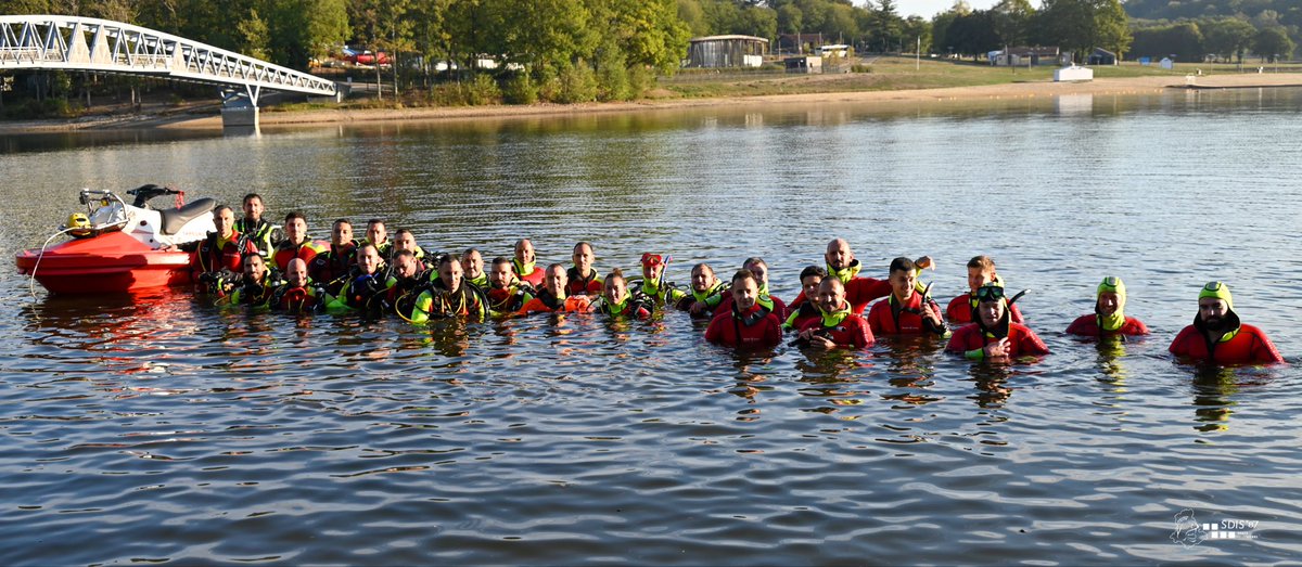 Sdis_87's tweet photo. Les équipes nautiques 🤿 👨🏻‍🚒🧑🏻‍🚒du #SDIS87 et du @SDIS23 se sont réunies le mardi 06 octobre afin d'effectuer leurs tests annuels au @lacsaintpardoux https://t.co/qJfi3cJZX7