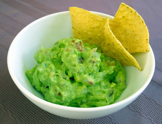YaDaChef's tweet photo. Nothing beats a bowl of fresh, creamy, and flavorful homemade guacamole! 🥑✨ Pair it with crisp tortilla chips or spoon it over your favorite tacos.
Get the easy recipe from YaDa Chef: https://t.co/aubSQjG5yc
#Guacamole #EasyRecipes #MexicanFood #AvocadoLovers #HomemadeGuacamole #YaDaChef #RecipeOfTheDay