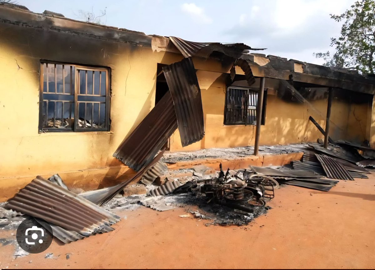Kene_Nnewi's tweet photo. Communities that have disturbed Southeast, Nigeria with land dispute wars/ lethal crises:

1. Aguleri vs Umueri 
2. Aguleri vs Umuoba Anam
3. Ogbunka vs Owerre-ezukala 
4. Ogbunike vs Ogidi
5. Ogidi vs Umunnachi
6. Omor vs Anaku
7. Igbakwu vs Omor
8. Umumbo vs Omor
9. Odekpe vs Allah & Onugwa
10.  Achalla vs Urum
11. Nzam vs Umuenwelum Anam
12. Nkwelle vs Ogbunike
13.  Ndikelionwu vs Omogho 
14. Ajalli vs Akpu
15. Umuerum vs Anaku
      Aguleri-Otu vs Ibaji, Kogi State 

These 16 are all in Anambra State. 

16. Ukawu vs Ishinkwo
17. Ezza vs Eziulo 
18. Ezza vs Effium 
19. Echialike Ikwo vs Enyibichiri Izzi 
20. Amasiri vs Oso-Edda
21. Amasiri vs Amangwu Edda 
22. Abaomege vs Ishinkwo 
23. Inyimagu vs Ekpomaka Ikwo 
24. Amasiri vs Akpoha 
25. Amasiri vs Ibii
26. Ishiagu vs Akaeze 
27. Igbidu Ikwo vs Inyimagu Ikwo 
28. Ngbo vs Agila (Benue)
29. Ezza vs Ishiagu 
30. Izzi vs Ukelle (Cross River) 
31. Amagu Ikwo vs Adadama (Cross River) since 1927. 

The 16 all in Ebonyi State. 

32. Anekeode vs Obangene (Ibagwa Nike)
33. Igga vs Ojjor 
34. Ikem vs Neke (Isi Uzo)
35. Aku vs Ikolo (Igboetiti)
36. Oyofo vs Awha (Ezeagu) 
37. Etiti Ngwo vs Umu-ugwu Akum Akwuke
38. Ugwuaji vs Ogui Nike
39. Ezere vs Nkwe (Awgu)
40. Oruku vs Umuode 
41. Oyiwode Akpawfu vs Amaeze Akpawfu 

The 10 from Enugu State. 

Abia and Imo States have none of such known cases of inter-communal lethal land disputes.