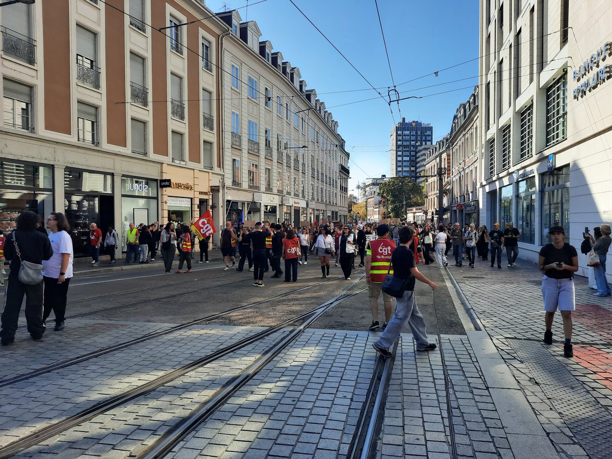 68pg's tweet photo. 2000 personnes à  #Mulhouse
#ManifestationsLycéennes https://t.co/9171KF7xbD