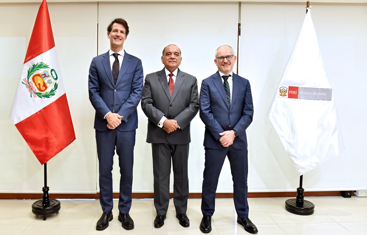 UEenPeru's tweet photo. 🛡️ Con A.C.T.I.O.N., Perú y la Unión Europea dan un nuevo paso contra crimen organizado: compartiendo información, conectando a policías, fiscales y jueces, e impulsando investigaciones conjuntas contra las redes criminales. 👇 https://t.co/oqLhmRDerq