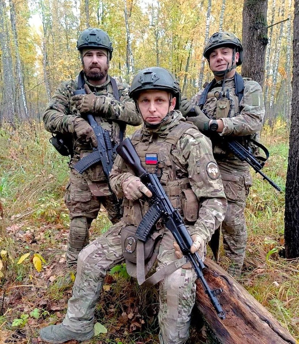 Perimetr123's tweet photo. Штурмовая тройка 137-го гвардейского парашютно-десантного полка 👍 Гвардейцы, для которых нет невыполнимых задач. https://t.co/vk8ZrnKVMC