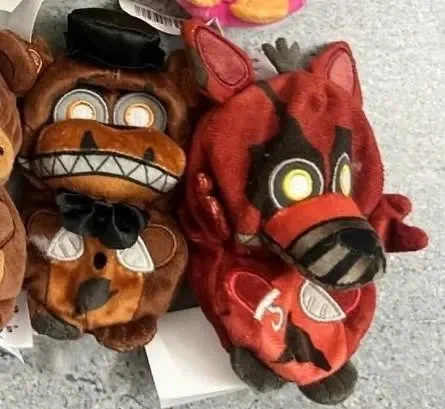 PuggosP's tweet photo. @FNAF_ScottGames Aren't these the actual Fnaf 4 mini plush? https://t.co/2Yh3oGoaPV