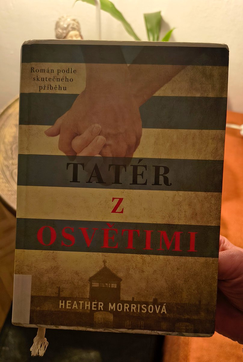 OskarTybe's tweet photo. Pribeh muze, kterej s nejvetsi pravdepodobnosti mymu dedovi vytetoval na ruku vec, kvuli ktery do svy smrti nosil kosile s dlouhyma rukavama, a o ktery se pred nim nesmelo mluvit.

Ano, slzicky byly.
Doporucuju. https://t.co/a0l62jYx17