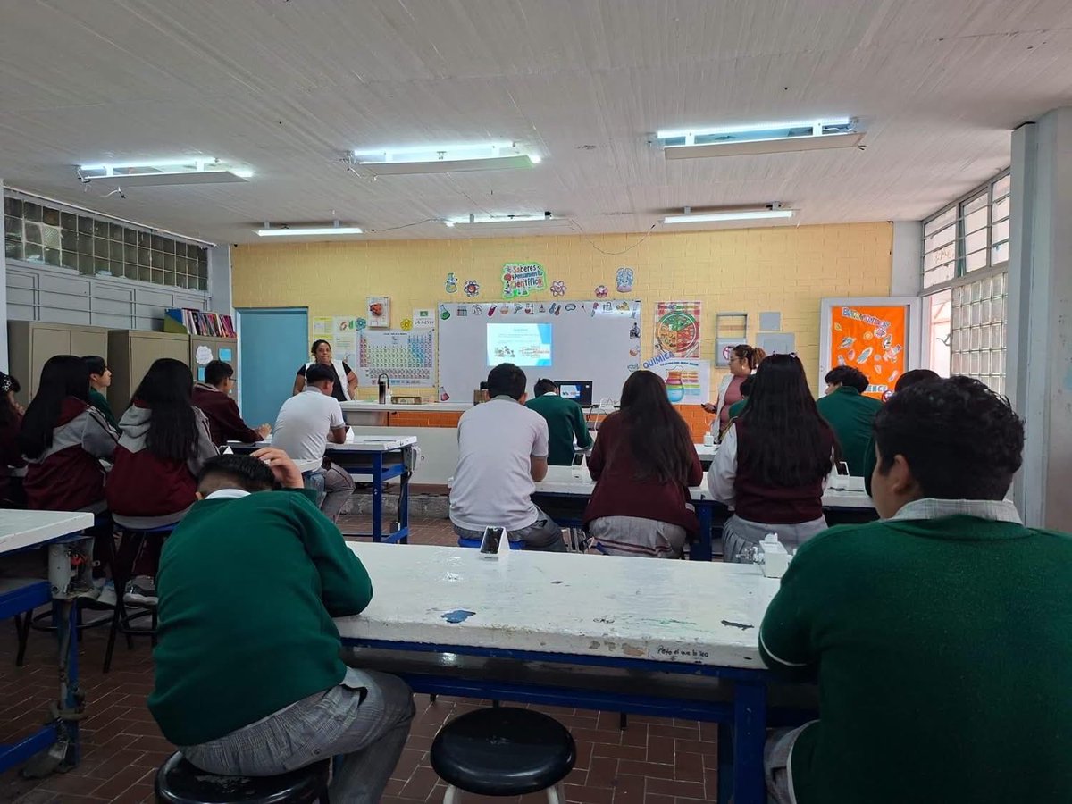 evelyn_parraA's tweet photo. 🕊️🤝 En la Secundaria No. 70 “Mahatma Mohandas Gandhi” promovemos la resolución no violenta de conflictos, brindando herramientas para dialogar, escuchar y construir una cultura de paz. 💜✨

#VCarranza #DerechosHumanos #CulturaDePaz #VCContigo https://t.co/CxG6yRiWru
