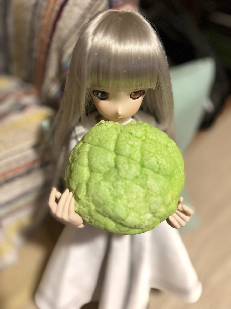 suuu_san4's tweet photo. お題【みどり】🟢
バンテルン
″金立メロンパンおいち✨♪
#深夜のドール撮影素敵文1440分1本勝負 ＃深夜のおやつドール一本勝負
#うちのこかわいい
#DDdyトワ https://t.co/lpqKqiqAme