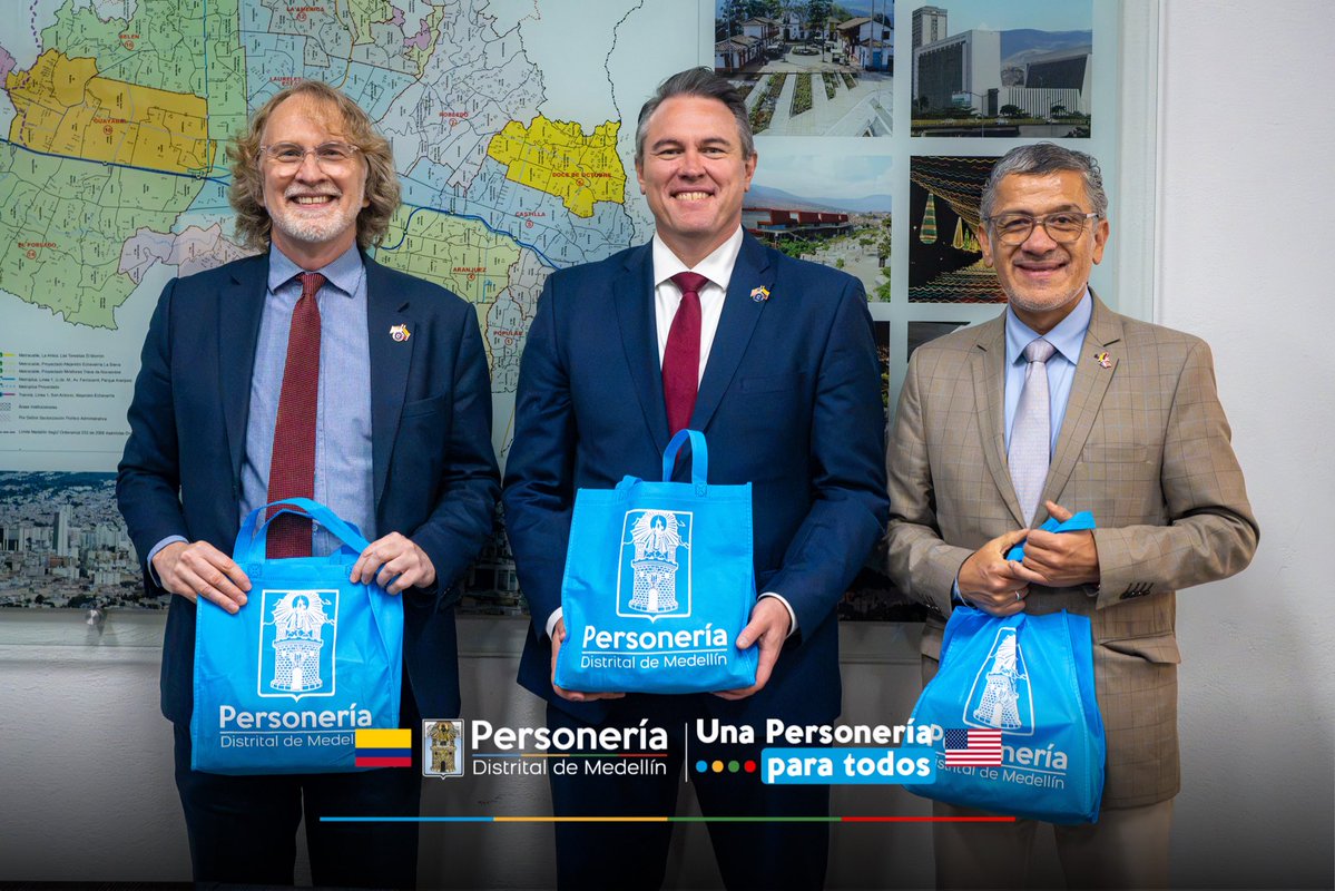 personeriamed's tweet photo. La Personería Distrital de Medellín sostuvo un espacio de diálogo con representantes de la Embajada de los Estados Unidos de América en Colombia, con el propósito de fortalecer la cooperación interinstitucional en materia de promoción, protección y garantía de los derechos humanos de las personas extranjeras que residen, transitan o visitan Medellín.🇺🇸🇨🇴

Durante el encuentro se abordaron dinámicas, necesidades y retos relacionados con la atención a ciudadanos estadounidenses en el Distrito, así como oportunidades para fortalecer los canales de comunicación, las rutas de orientación y la articulación institucional.🤝

#PersoneríaParaTodos 🩵