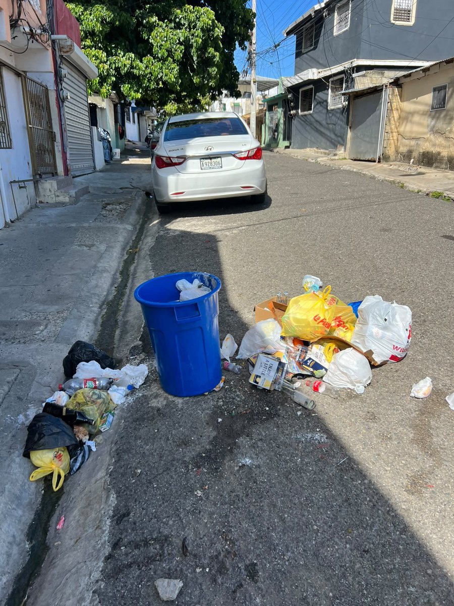 Jgrullon26's tweet photo. ¡Le quedó grande #Santiago al señor #UlisesRodriguez!.
Los pueblos se montan en olas de moda, en este caso con el famoso "#Cambio"; hoy sufren abandono y falta de orden en la ciudad ♥️.
Gracias a Dios, el 2028 viene por ahí...para sacar esta plaga blanca llamada #PRM. https://t.co/DrHUbBABq8