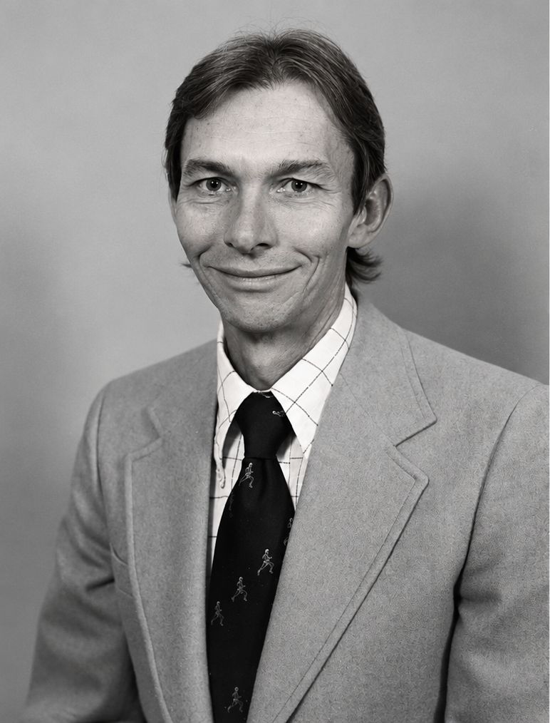 UTHealthHouston's tweet photo. An endowment established by Charles Hoopingarner, DDS ’73, and his wife, Gayla, honors his mentor, Fred “Old Dog” Simmons, Jr., DDS ’58, while helping UTHealth Houston School of Dentistry faculty and trainees grow as educators. 
Read more: https://t.co/Van8BMRVBK https://t.co/mm3KgSCnU5