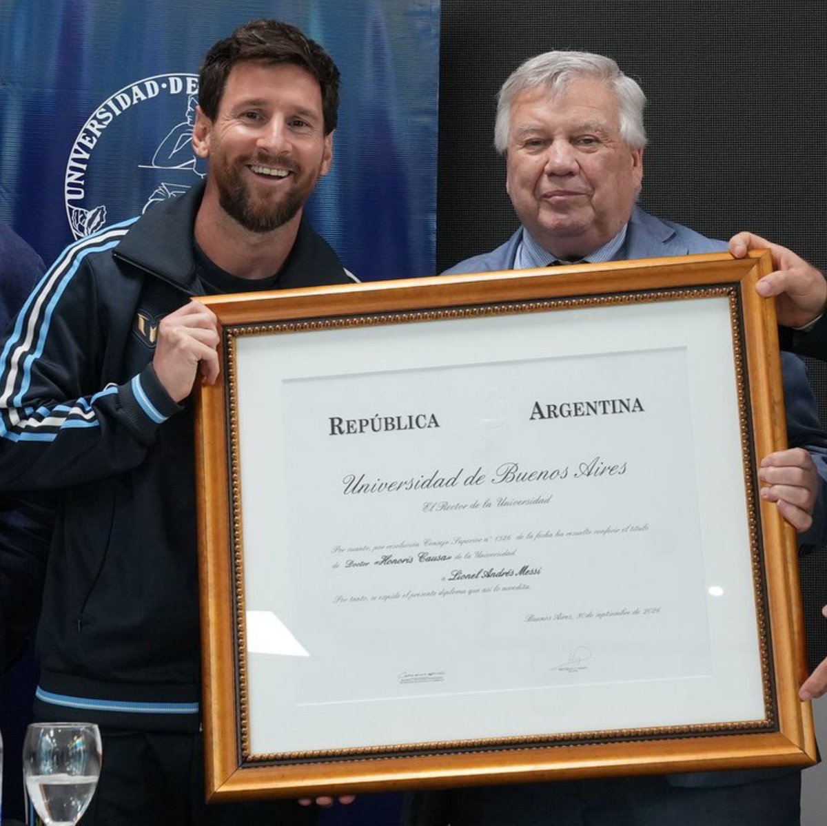 mmitreddesert's tweet photo. dr. messi &amp; dra. swift https://t.co/khpt5IzNii