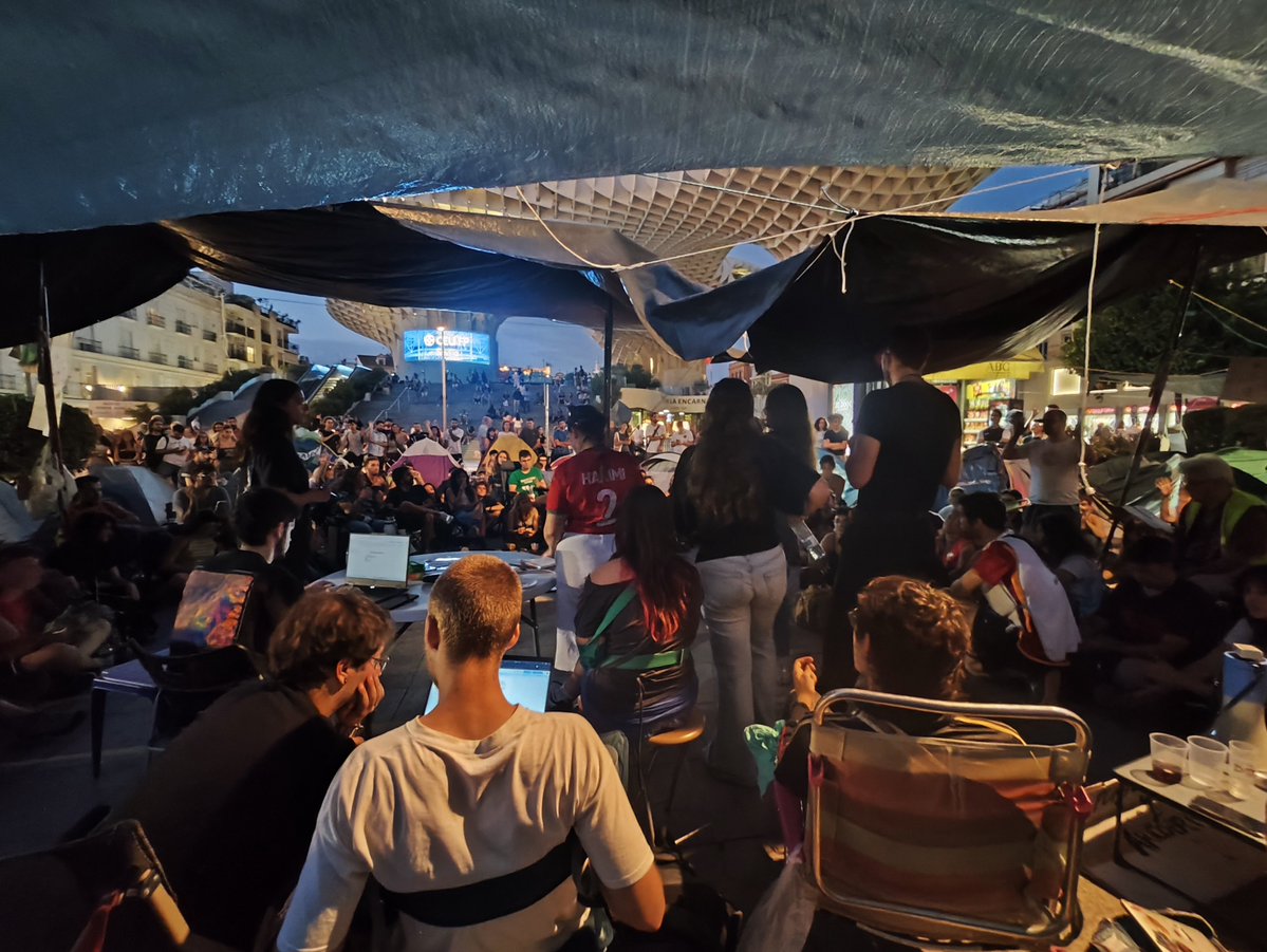 MCarmen_Montero's tweet photo. Seguimos, desde las Setas de Sevilla, reclamando el DERECHO A TECHO‼️

🔥🔥🔥🔥🔥🔥🔥 https://t.co/5h2kIfrtj6