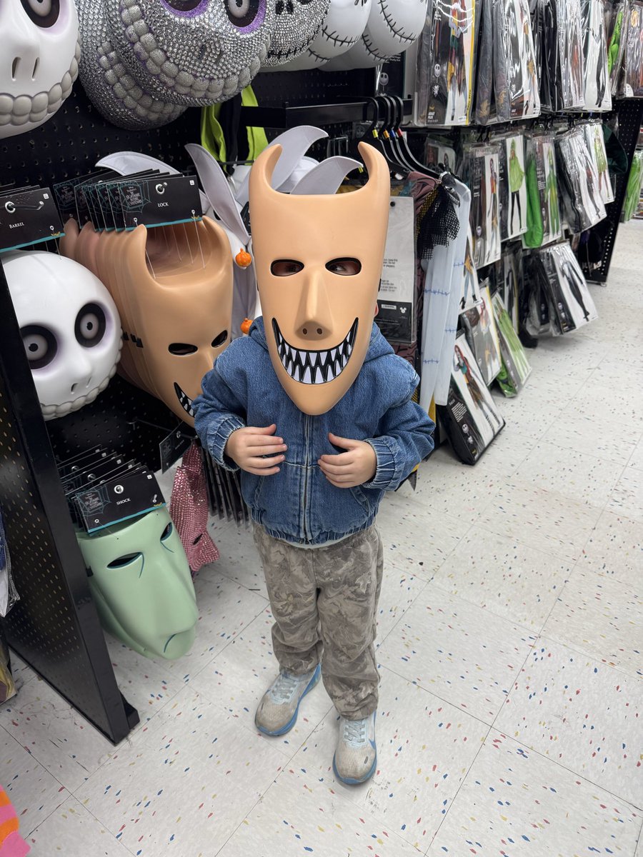 Xava_Unbound's tweet photo. My Halloween kid was stoked to go to the Halloween store https://t.co/nj7rJ5XNC9