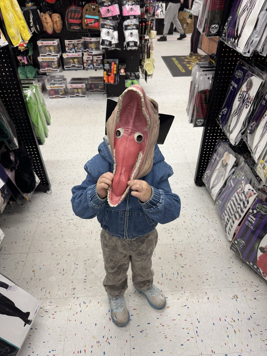 Xava_Unbound's tweet photo. My Halloween kid was stoked to go to the Halloween store https://t.co/nj7rJ5XNC9